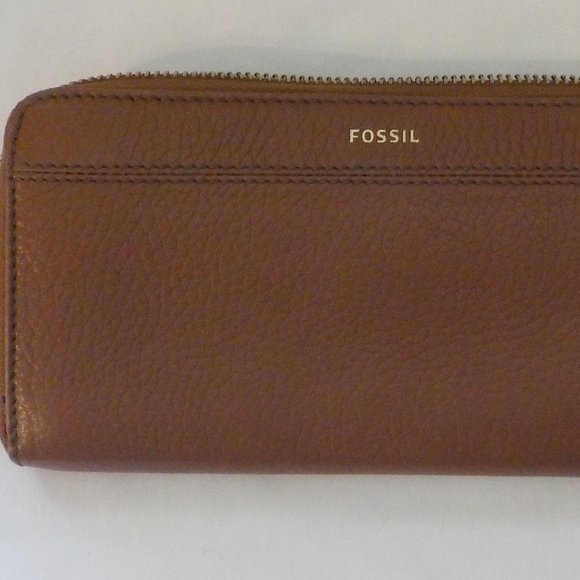 HAD IT TOO LONG GOTTA GO Fossil wallet brown classic EUC leather - Picture 2 of 5